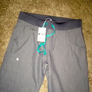 FIGS Kade Cargo Scrub Pants. Graphite. Women’s Small. NWT.